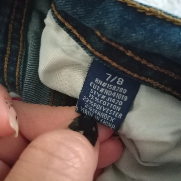 What about Me Woman's blue wash distressed jeans sz 7/8 - Picture 7 of 12